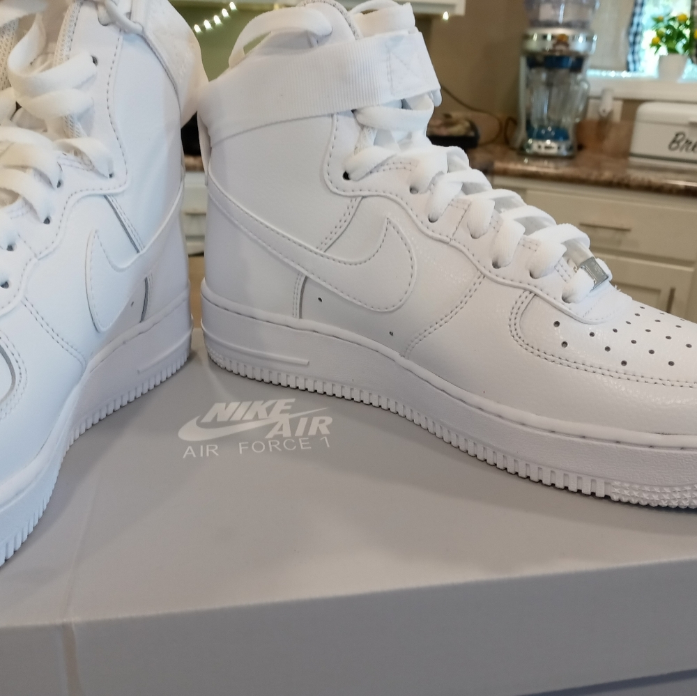 Shoes - Picture 3 of 4